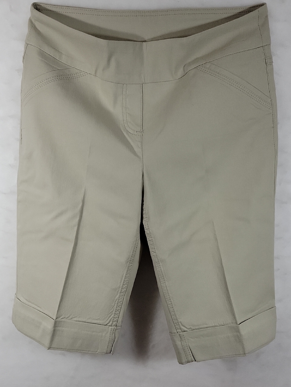 Westbound Women's Light Beige Knee-Length Stretch Burmua Shorts Size 8